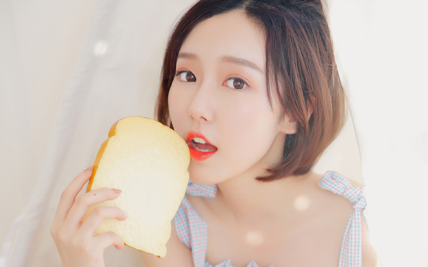 意大利骑手多米安·米歇尔斯在2024年巴黎奥运会盛装舞步比赛中以“Dante”马匹获得第六名，展现坚韧精神。